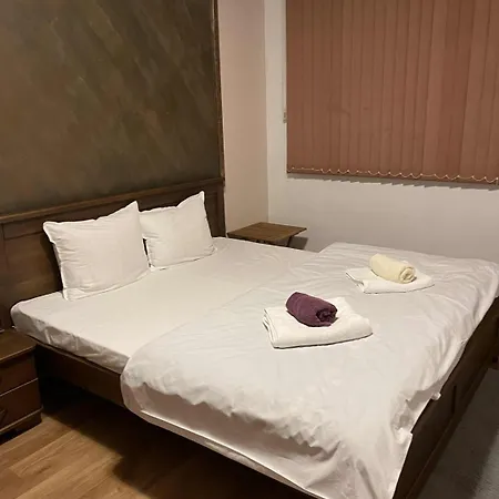 Heart Of - 2 Bedrooms, Private Garage * Plovdiv