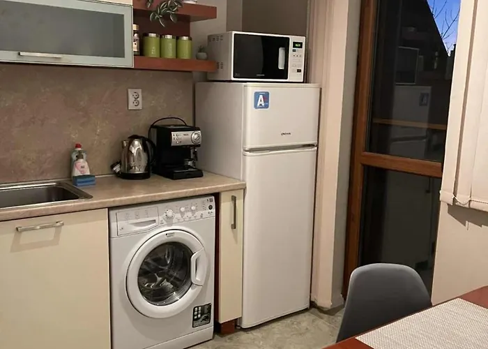 Heart Of - 2 Bedrooms, Private Garage Appartement